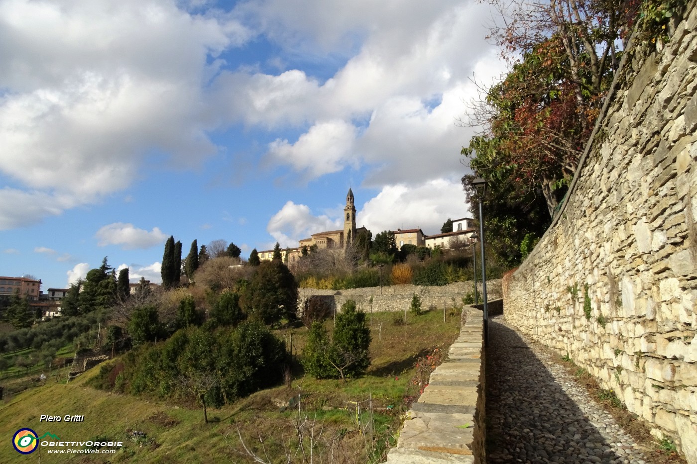 31 Vista sul Tempio dei Caduti di via Sudorno.JPG